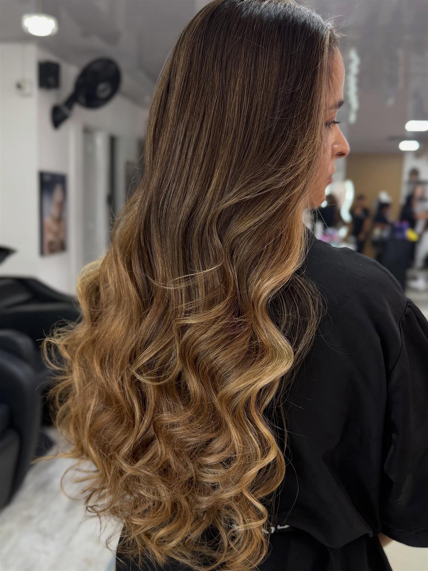 Después: balayage capuchino en ondas
